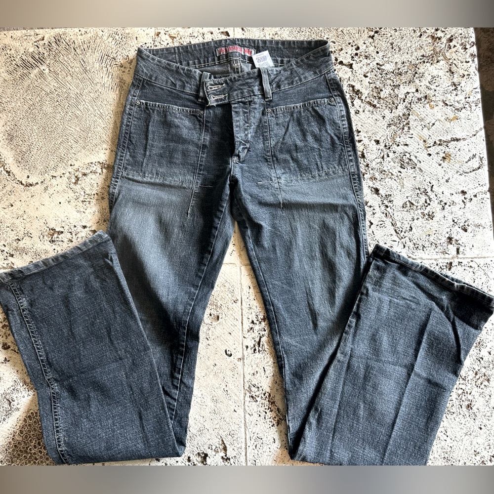 Low ride long length fitted jeans.